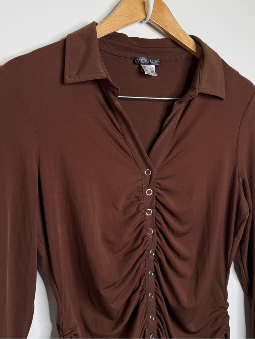 Venus Ruched Blouse Top Women’s Size Large Brown Snaps Long Sleeve - Picture 4 of 12